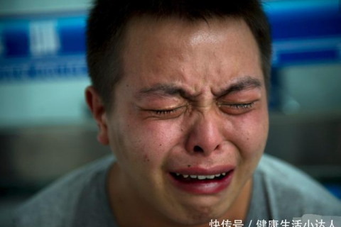 梦见牙被人打掉了好几颗，解读梦境中的疼痛与流血