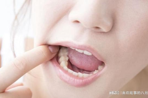 梦见掉了好多牙齿没流血但后来发现没有掉完求家人平安
