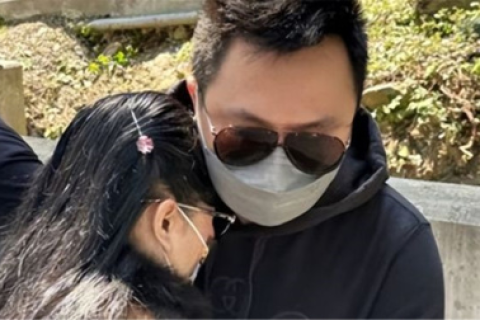 梦境交织，梦见母亲穿上去世衣服的深层解读与心灵慰藉