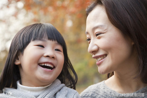 梦见亲戚的孩子掉水里我去把他们救上来，梦境背后的深层含义与心理解析