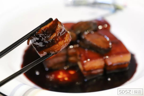 梦境的甜蜜与肉欲交织，解析梦见自己将蜂蜜和肉一起吃的深层含义