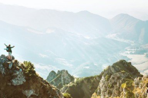 梦见爬山爬不上去，寓意、解析与心理启示
