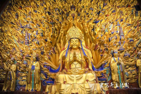 梦境中的禅意世界，梦见寺庙老和尚与玉佛像的深层解读