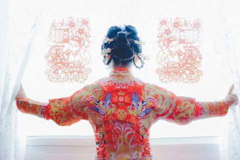 已婚女人梦见自己结婚还穿了一身红，梦境背后的深层含义与心理解析