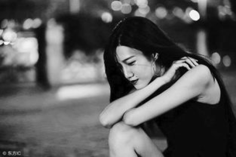 梦回往昔，情感纠葛，为什么我梦到已分手的女朋友会哭醒？