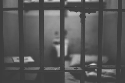 梦境深处的隐喻，解析梦见死人走监狱抬出来的深层含义