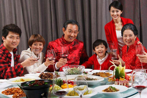 家的温馨与团聚之梦，解析梦见一家人在一起吃饭的深层含义