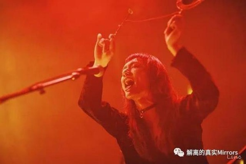 梦境的启示，探索晚上梦见自己双手齐腕而断不见血并且还找到了的深层含义