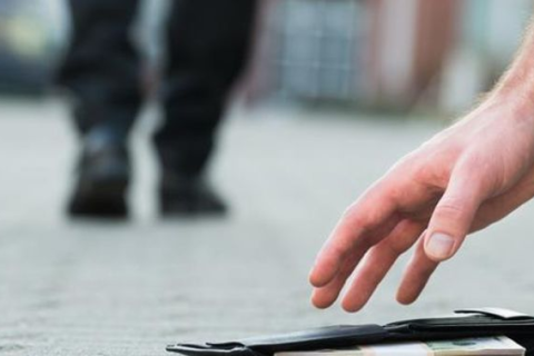 梦境启示，梦见他人拾金误以为失，预示着什么？