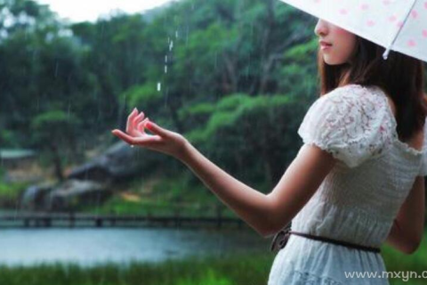 女人梦见下雨，情感与命运的交织梦境解析