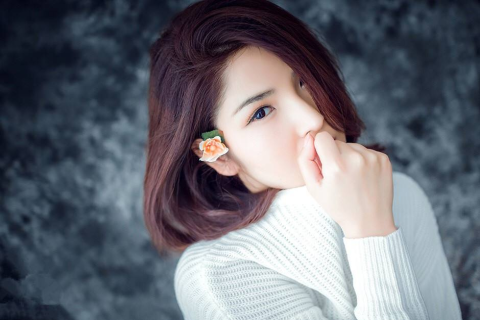 梦境解析，与伴侣共购衣物，偶遇几位女子——探索潜意识中的情感交织