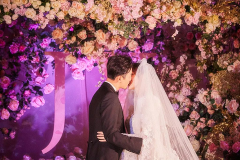 梦见结婚新娘背小孩，寓意与解析