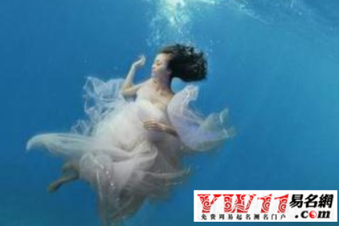 梦见掉水里了，预示与解析的深层含义