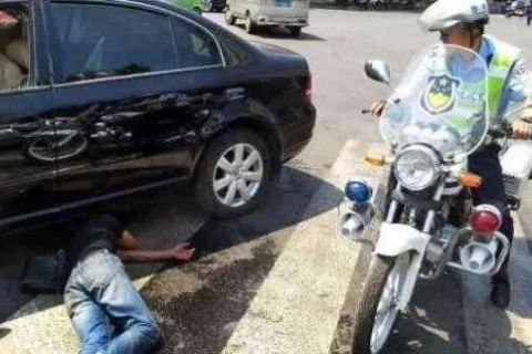 梦境解析，梦到自己开车撞到十几个人