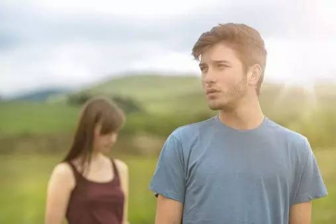 梦境与现实交织的情感迷雾，为何总梦见与男友争吵分手？