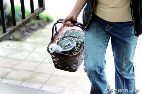 梦见和婆婆打架，解读梦境中的情感冲突与家庭关系