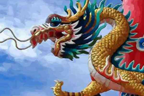 梦见龙撞窗户，梦境中的神秘启示与深层解析