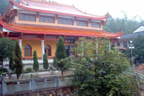 梦见从坟地过淰佛，探索潜意识中的神秘信号与心灵启示