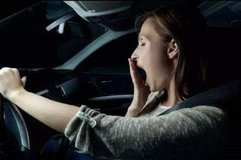 梦见开车倒不出来了，探索梦境中的驾驶困境与深层含义