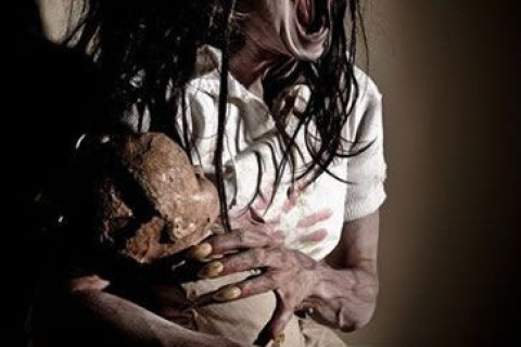 梦境中的婚姻阴影，解析梦见把女人活活掩死的深层含义