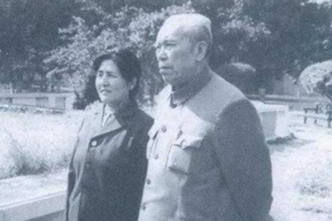梦见死去的亲人让搬家，解读梦境背后的深层含义与心理启示