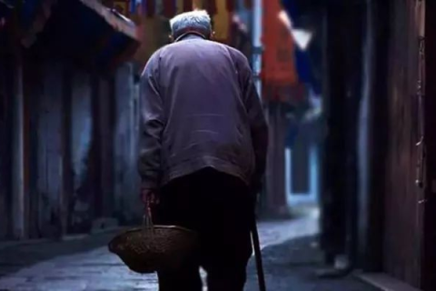 梦境中的温暖呼唤，解读梦见已故父亲在家中的电话