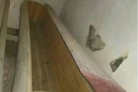 梦境中的奇异任务，解析梦见自己帮别人钉棺材的深层含义