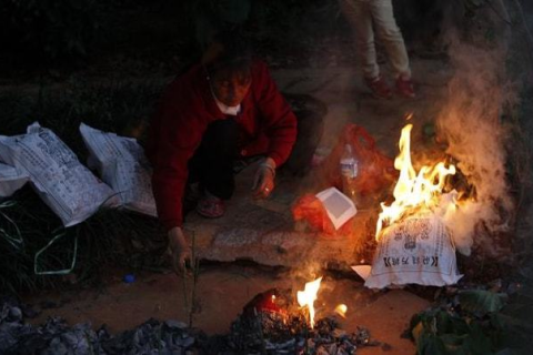 梦见死去的外公又死了一次，探寻梦境深处的情感与记忆