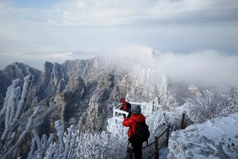 翻越心山之巅，探索高楼间的冰雪奇缘