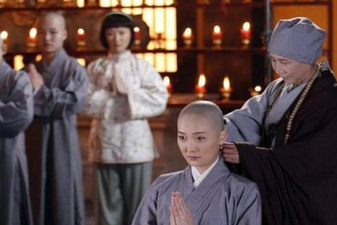 梦中奇遇，小尼姑与老尼姑的呼唤——探索出家当和尚的梦境深意