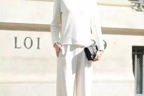 梦境解析，我梦见我穿了一身白色的衣服——纯洁与转变的象征