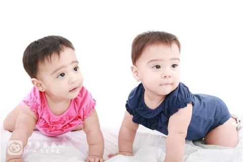 怀孕四个多月梦见双胞胎男孩，梦境预兆与个人心理解析