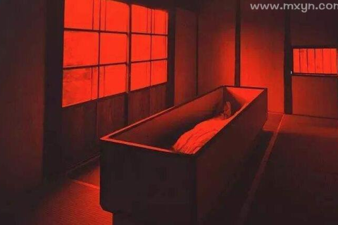 梦见自己睡在棺材里，探索梦境背后的深层含义与心理解析