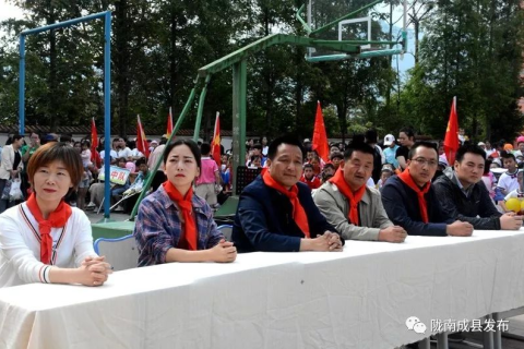 重回校园梦，与小学女同学共度的奇妙时光