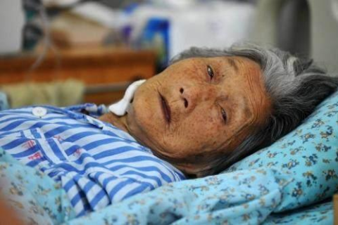 梦见自己的妈妈全身肿涨而死，一场心灵深处的哀歌与自我救赎