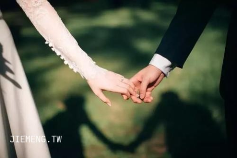 梦见与逝去亲人共赴他人婚礼，一场超现实的灵魂对话