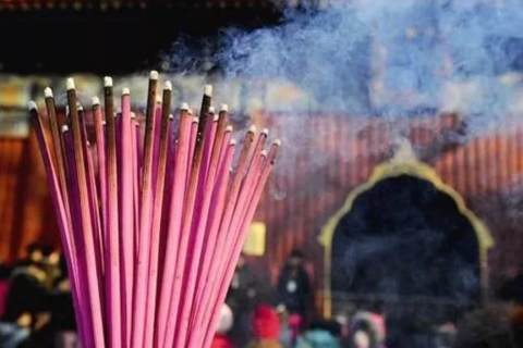 梦境解析,庙门之外的启示——手持三炷香,缺失的寓意 梦境解析,庙门之外的启示——手持三炷香,缺失的寓意