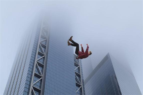 跨越恐惧，解析高空坠落的梦境及其心理意义