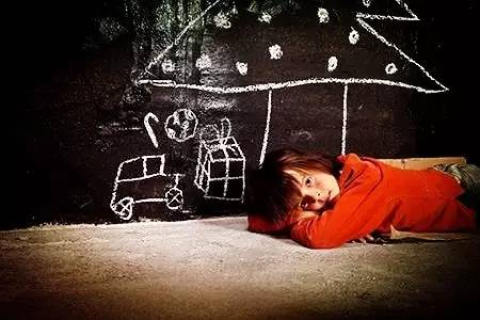 梦见公公把我晒在外面的被子抱回来，解读梦境中的温情与寓意