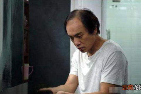 梦见自己秃顶，探索梦境背后的深层含义与心理解析
