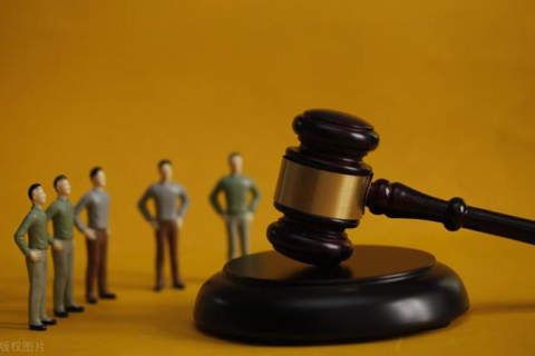 梦见自己跟老公被拉去坐牢，探索梦境背后的深层含义与心理解析