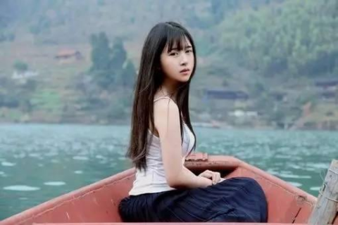 梦境中的温情重逢，梦见死去的奶奶带着个小女孩