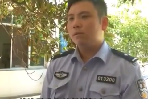 梦境中的哀伤，解析梦到活着的亲人死了躺着棺材里还盖着盖的深层含义