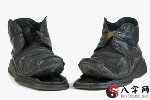 梦见鞋破了大洞，梦见脚啲name，解读梦境中的深层含义与心理暗示