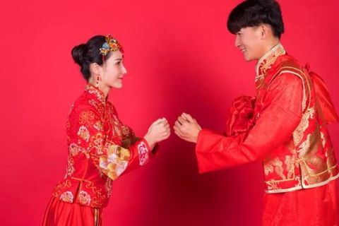 已婚女人梦见穿一身红色衣服要出嫁，梦境背后的深层含义与解读