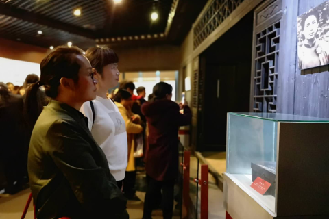 梦回往昔，亲人离去，解读梦到亲人死去的深层含义