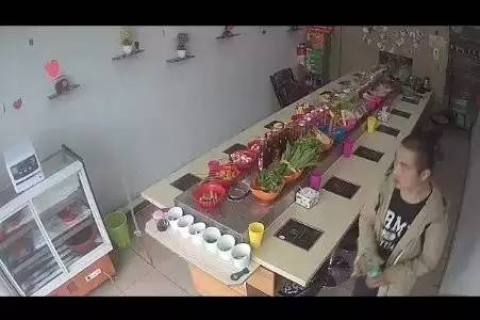 梦境中的失而复得，解析梦见被偷钱包又看见小偷把钱拿出来把钱包和卡扔了我就捡了回来的深层含义