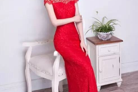 梦到自己结婚还穿着红色的婚服，寓意与解析