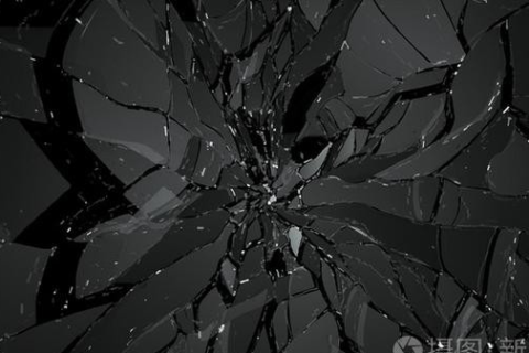 梦境解析，当办公室玻璃破碎，你的潜意识在诉说些什么？