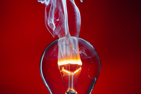 昨晚梦到房子灯泡着火了，梦境背后的深层含义与解析